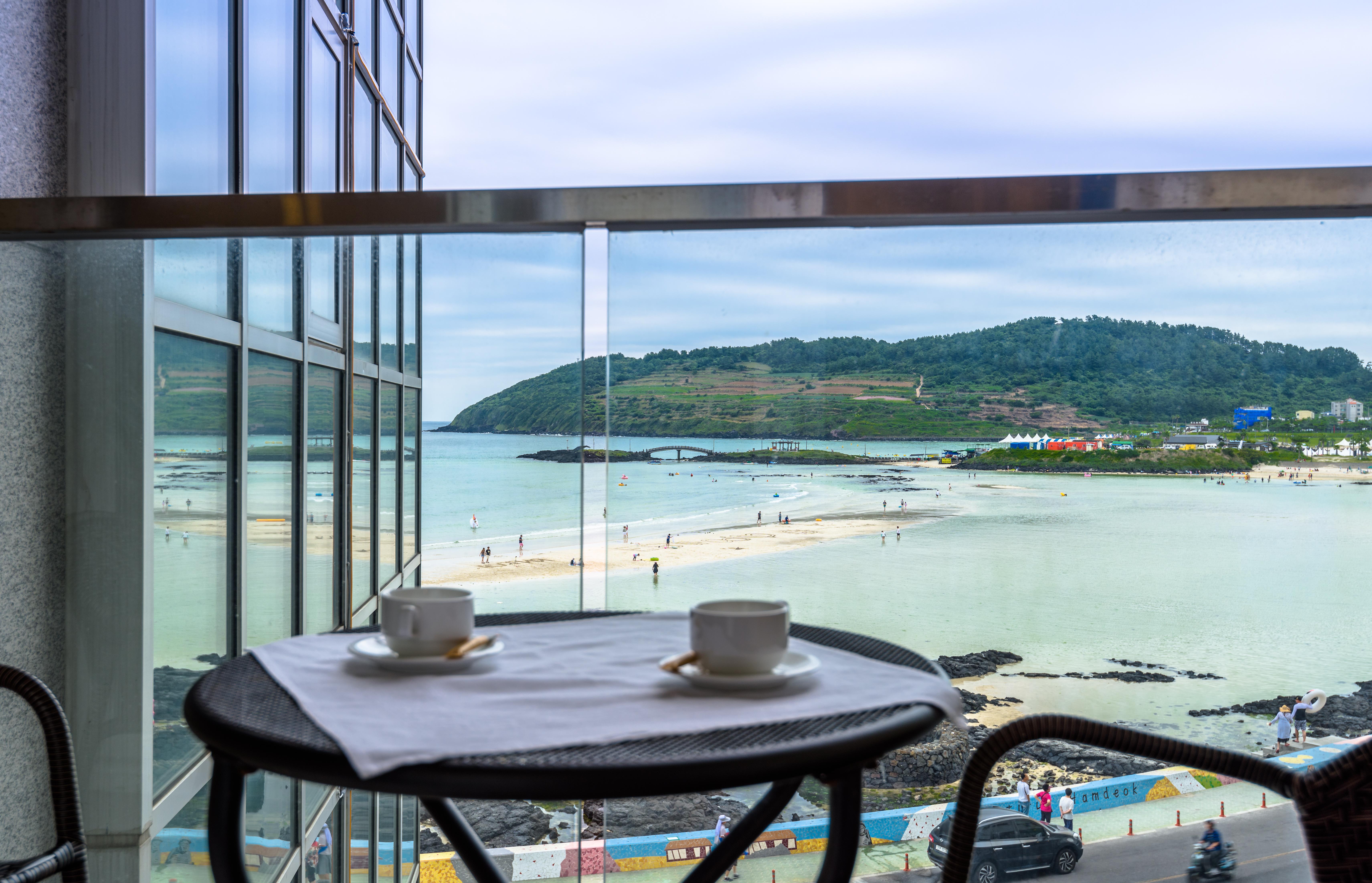 Aimi Jeju Beach Hotel Bagian luar foto